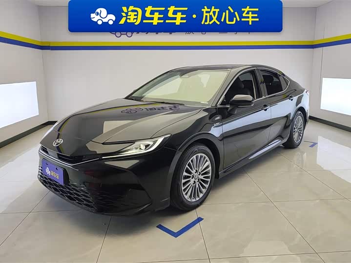 Фото 1 - Toyota Camry