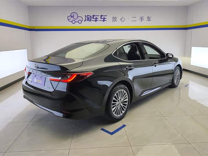 Фото 3 - Toyota Camry