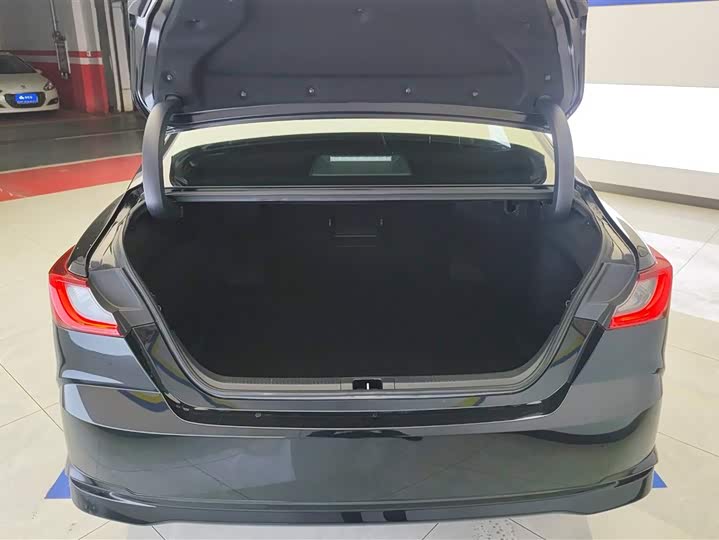 Фото 4 - Toyota Camry