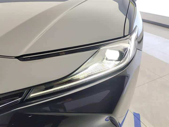 Фото 5 - Toyota Camry