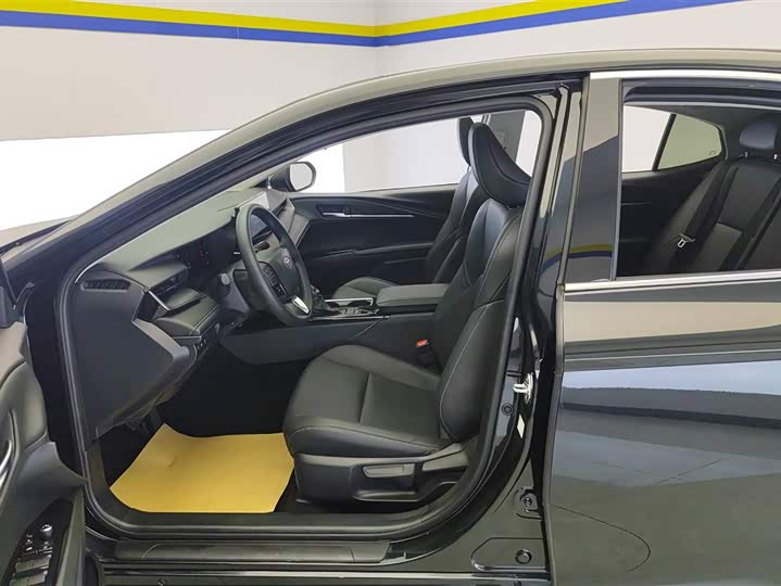 Фото 9 - Toyota Camry