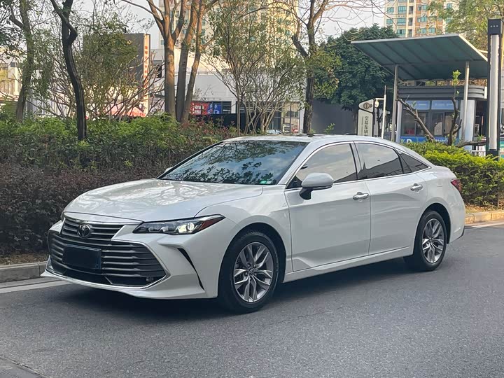 Photo 1 - Toyota Avalon
