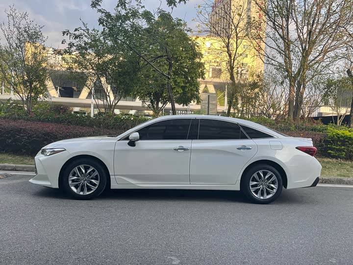 Photo 4 - Toyota Avalon
