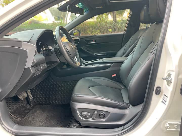 Photo 9 - Toyota Avalon