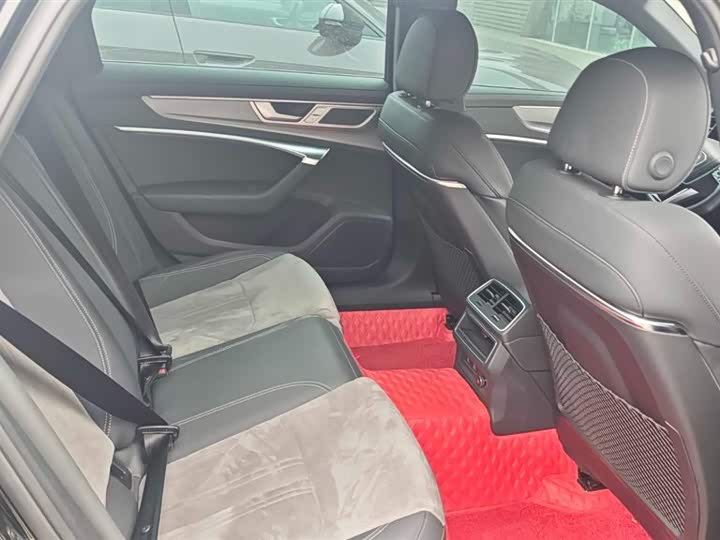 Фото 4 - Audi A6L