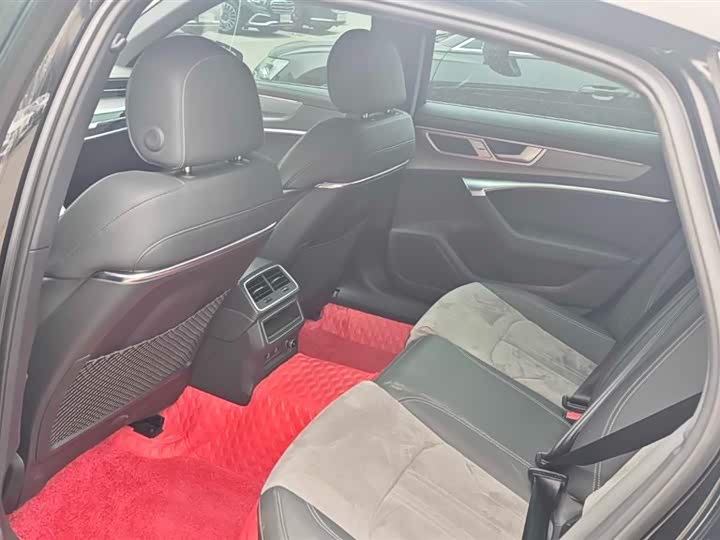 Фото 7 - Audi A6L