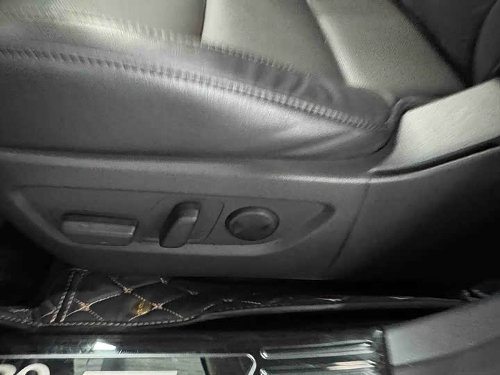 Фото 8 - Mazda CX-30