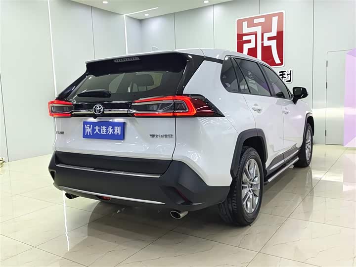 Photo 4 - Toyota Wildlander