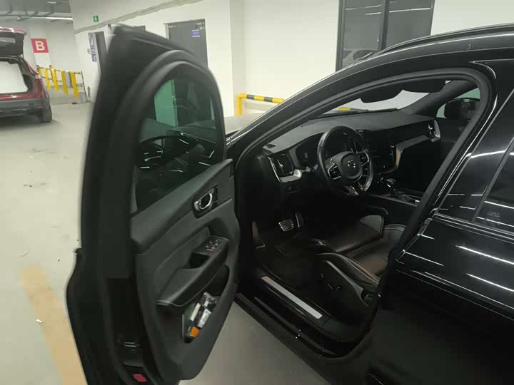 Фото 3 - Volvo XC60