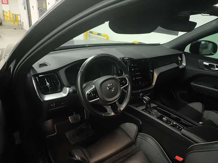 Фото 4 - Volvo XC60