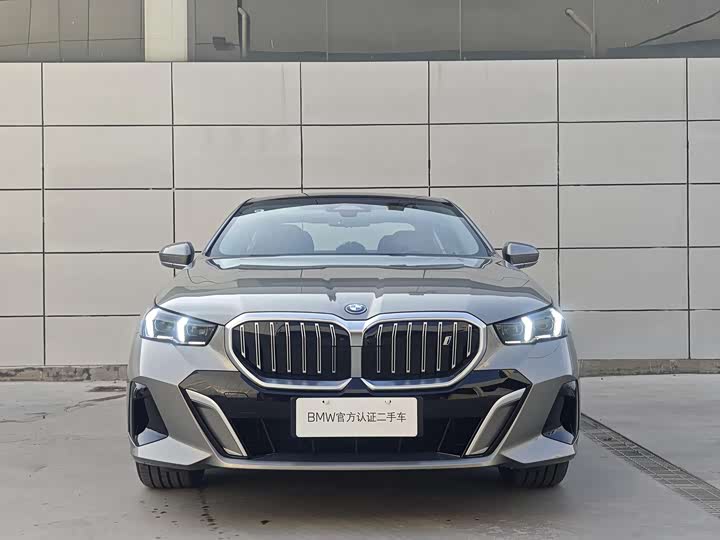 Фото 2 - BMW i5