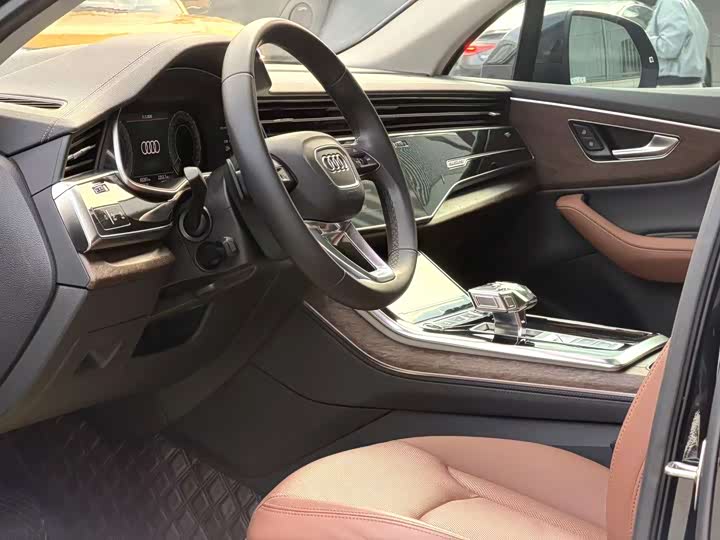 Фото 5 - Audi Q7