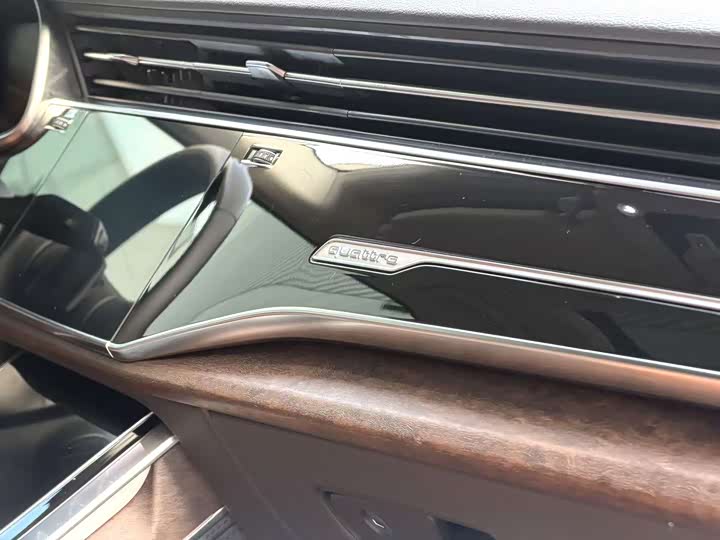 Фото 9 - Audi Q7