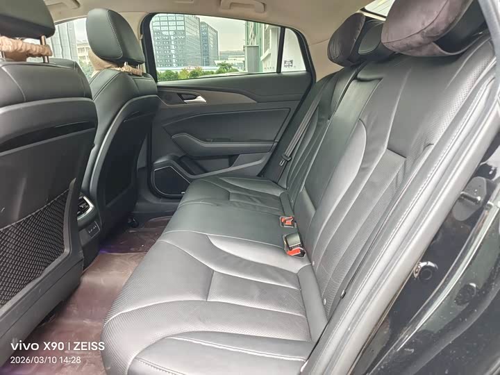 Фото 8 - Hongqi H5