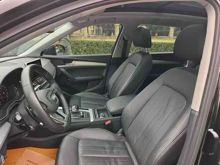 Фото 2 - Audi Q5L