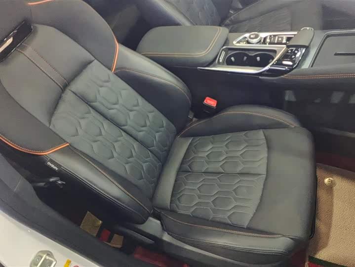 Фото 8 - Changan UNI-T