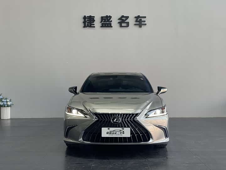 Фото 2 - Lexus ES