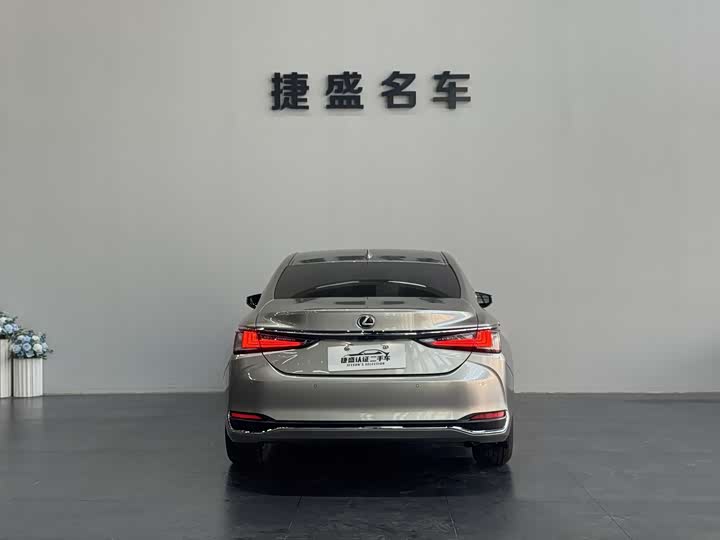 Фото 5 - Lexus ES