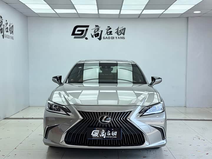 Фото 2 - Lexus ES