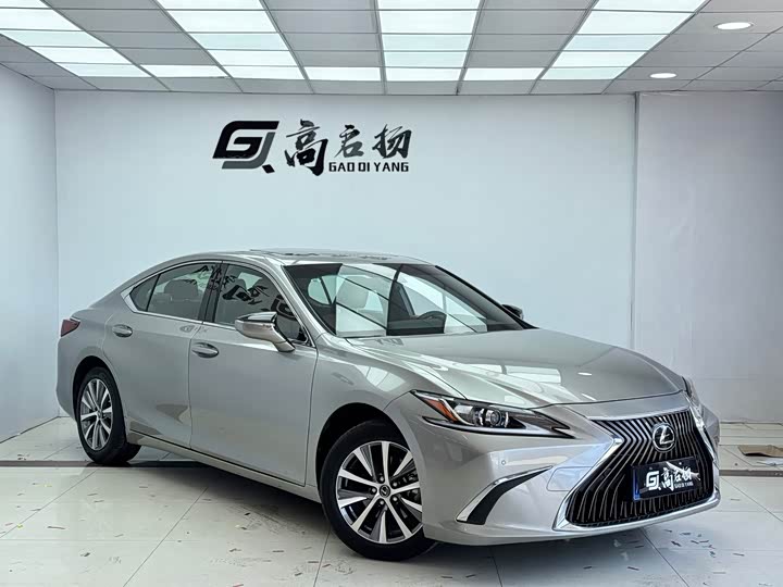 Фото 3 - Lexus ES