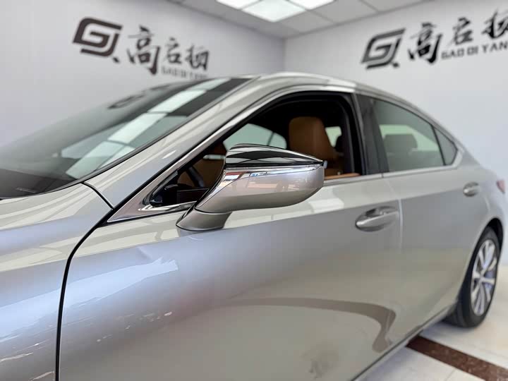 Фото 5 - Lexus ES