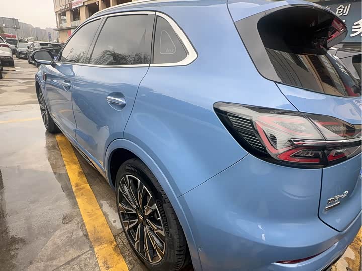 Photo 6 - Hongqi HS5