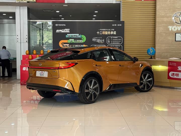 Фото 2 - Toyota bZ5