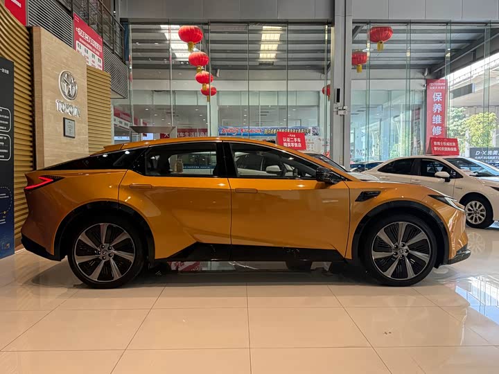 Фото 5 - Toyota bZ5