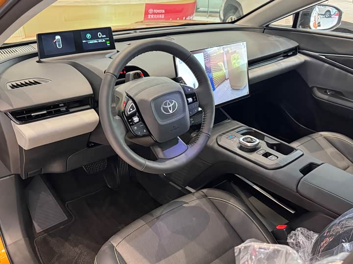 Фото 8 - Toyota bZ5