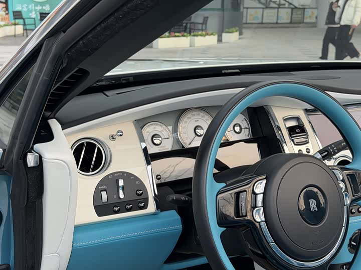 Фото 9 - Rolls-Royce Dawn