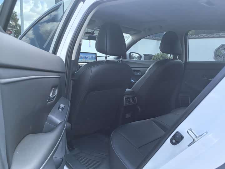 Фото 7 - Nissan Sylphy