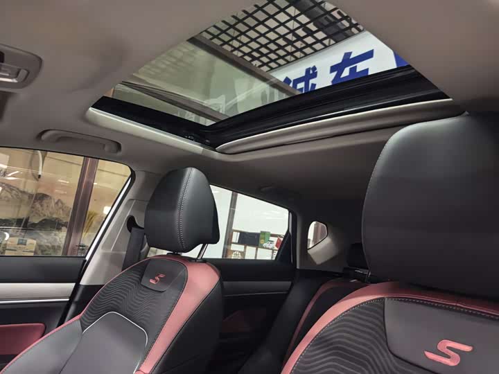 Фото 6 - Geely Coolray