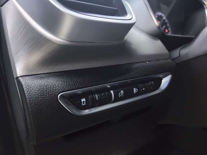 Фото 8 - Geely Coolray