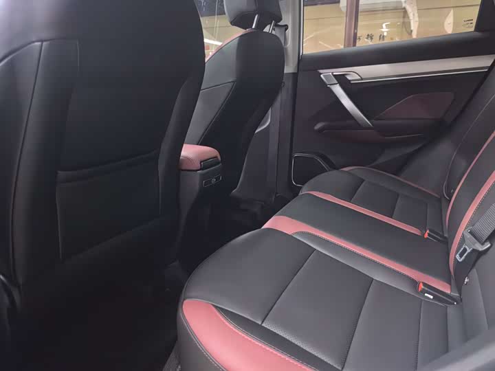 Фото 9 - Geely Coolray