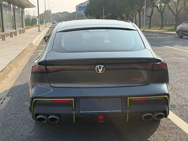 Фото 6 - Changan UNI-V