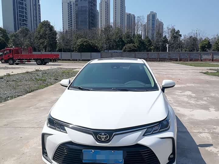 Фото 2 - Toyota Corolla