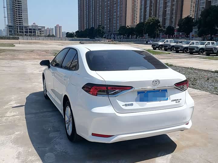 Фото 9 - Toyota Corolla