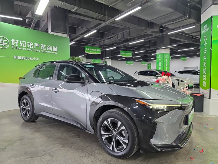 Фото 3 - Toyota bZ4X