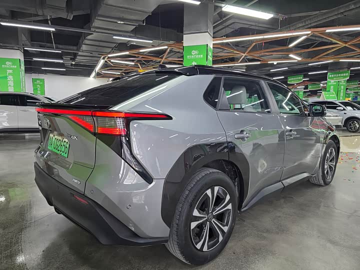 Фото 4 - Toyota bZ4X