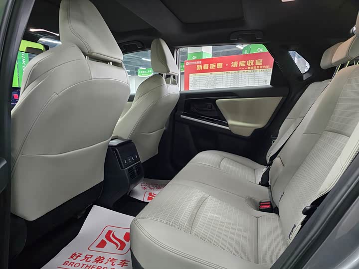 Фото 6 - Toyota bZ4X