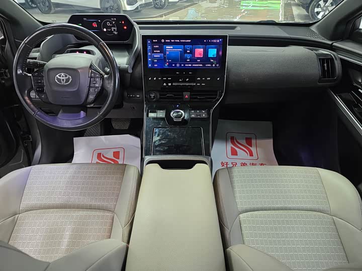 Фото 7 - Toyota bZ4X