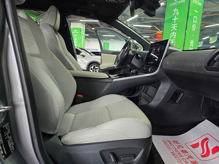 Фото 8 - Toyota bZ4X