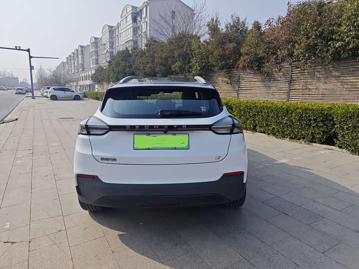 Фото 4 - Geely Geometry C