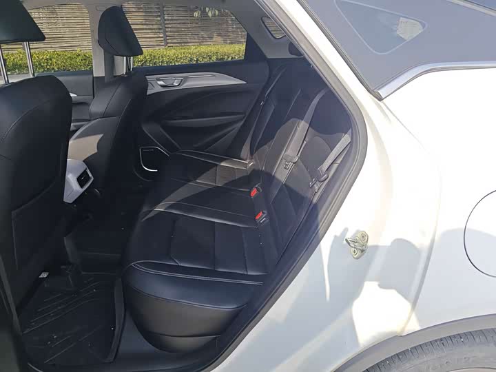 Фото 6 - Geely Geometry C