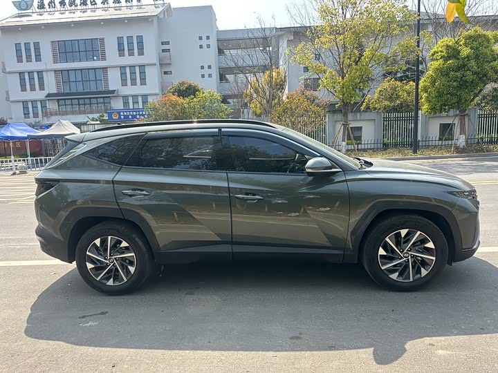 Фото 4 - Hyundai Tucson L