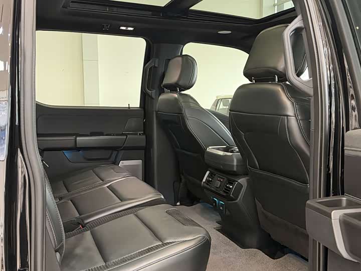 Фото 9 - Ford F-150 Raptor