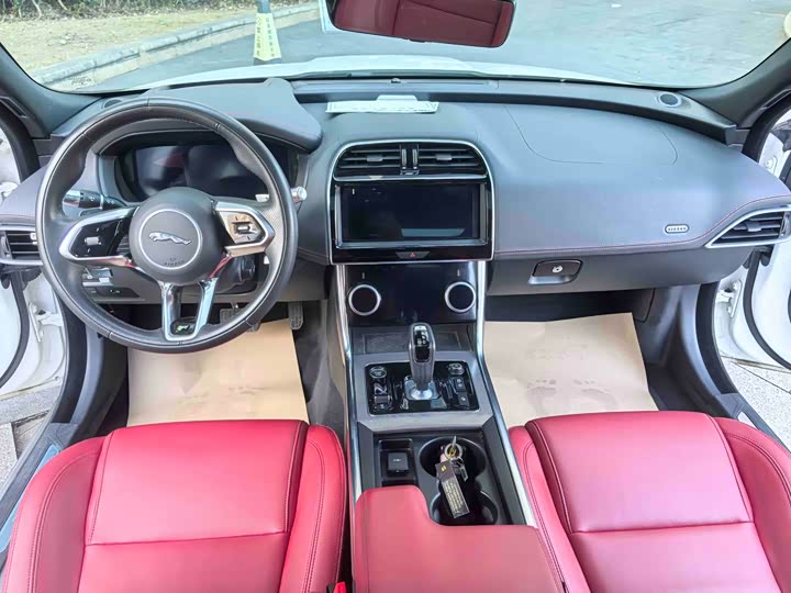 Фото 5 - Jaguar XE L