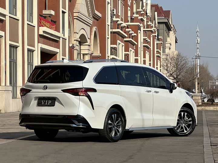Фото 5 - Toyota Granvia