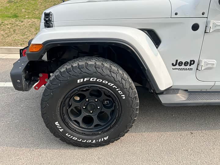 Фото 3 - Jeep Wrangler