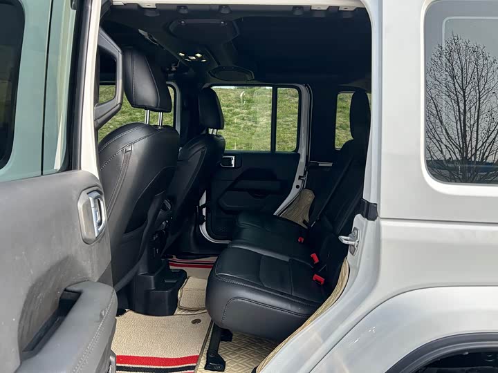 Фото 5 - Jeep Wrangler